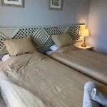 Immaculate 2 Bed, 2 Bath * אלבופיירה