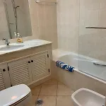 Immaculate 2 Bed, 2 Bath * אלבופיירה