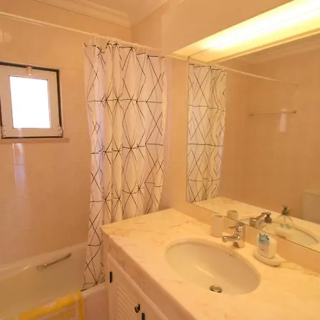 Immaculate 2 Bed, 2 Bath 阿尔布费拉