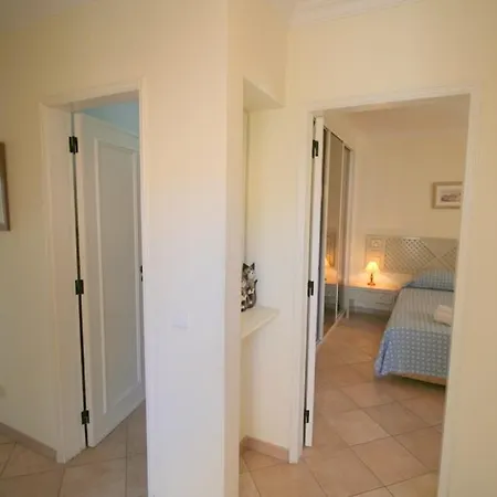Immaculate 2 Bed, 2 Bath * 阿尔布费拉