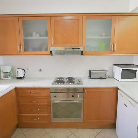 Immaculate 2 Bed, 2 Bath 公寓 *
