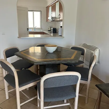 Immaculate 2 Bed, 2 Bath 阿尔布费拉