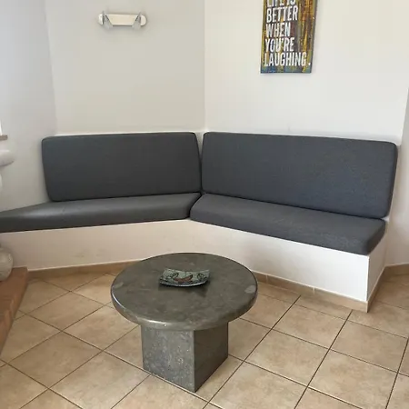 Immaculate 2 Bed, 2 Bath 阿尔布费拉