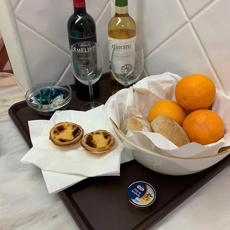 Immaculate 2 Bed, 2 Bath Apartment *