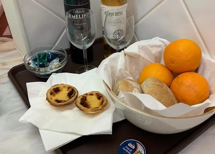 Immaculate 2 Bed, 2 Bath Apartment *