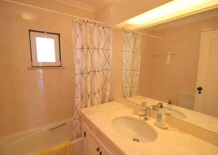 Immaculate 2 Bed, 2 Bath Albufeira