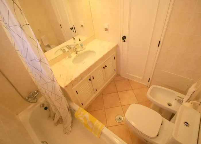 Apartment Immaculate 2 Bed, 2 Bath