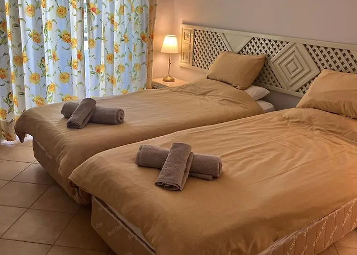 Immaculate 2 Bed, 2 Bath Apartment