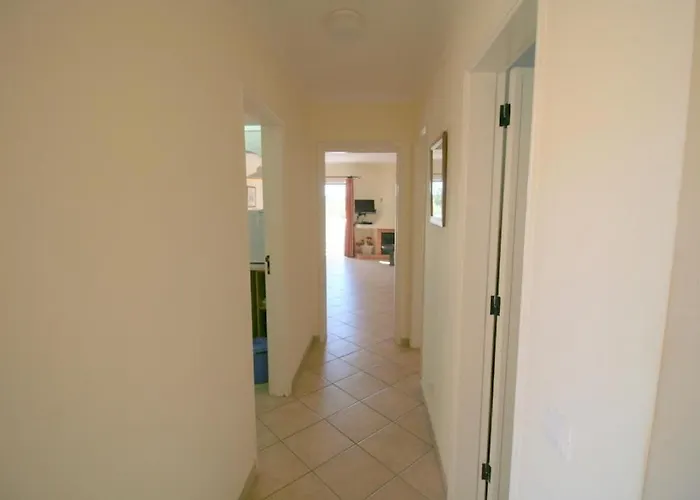 Immaculate 2 Bed, 2 Bath *