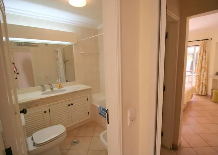 Immaculate 2 Bed, 2 Bath Apartment Albufeira